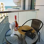 Afrodita Infinity Pool&spa Mamaia Nord شقة *